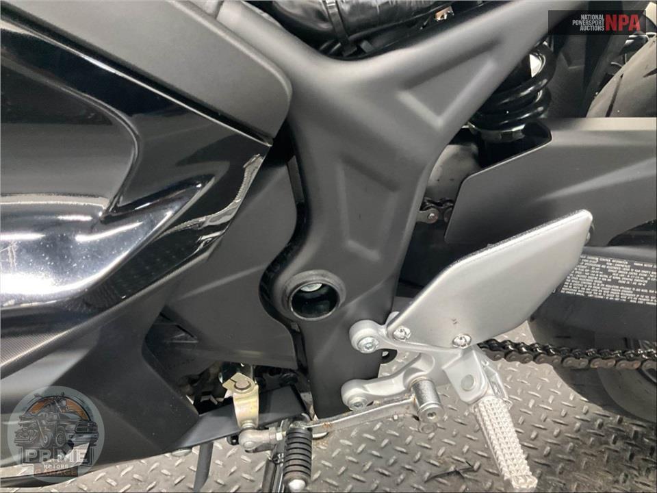 2025 Yamaha YZF-R3 — фото 10