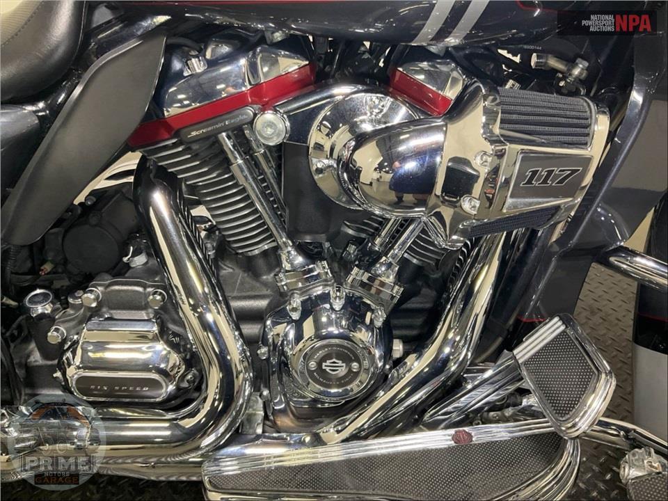 2019 Harley-Davidson FLTRXSE CVO ROAD GLIDE — фото 6