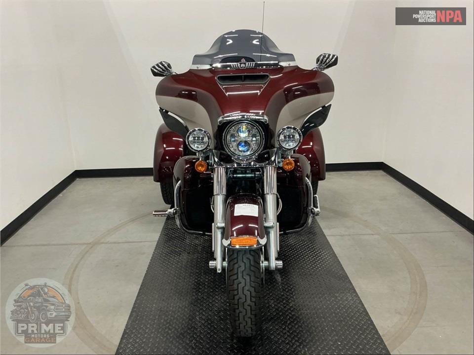 2018 Harley-Davidson FLHTCUTG TRI GLIDE ULTRA — фото 2