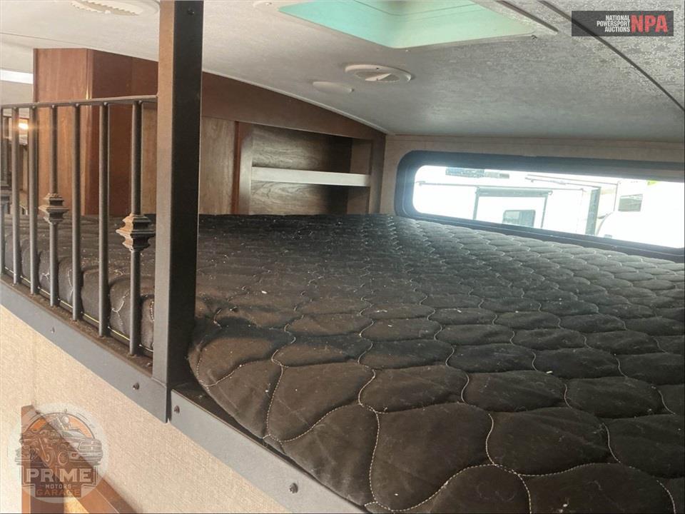 2017 Keystone Rv M-3950 BR - MONTANA LEGACY EDITION FIFTH WHEEL SERIES — фото 17