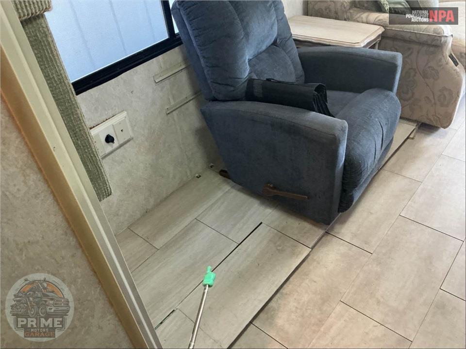 2004 Winnebago M-38G-Ford (**) Adventurer Series — фото 11