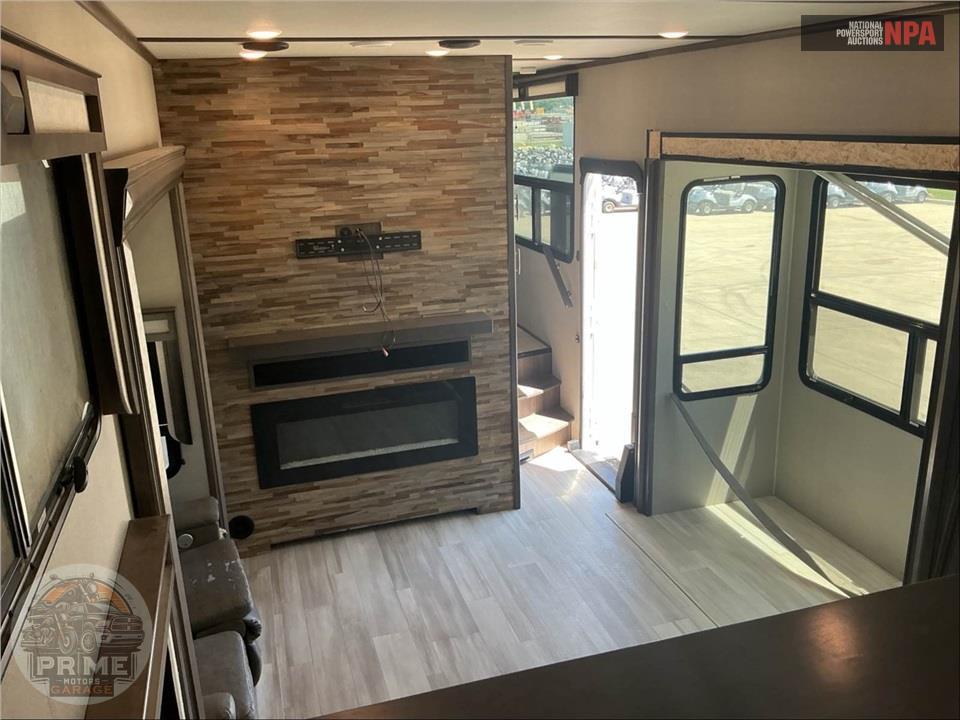 2022 Grand Design Recreational Vehicles M-390RK - SOLITUDE FIFTH WHEEL SERIES — фото 8