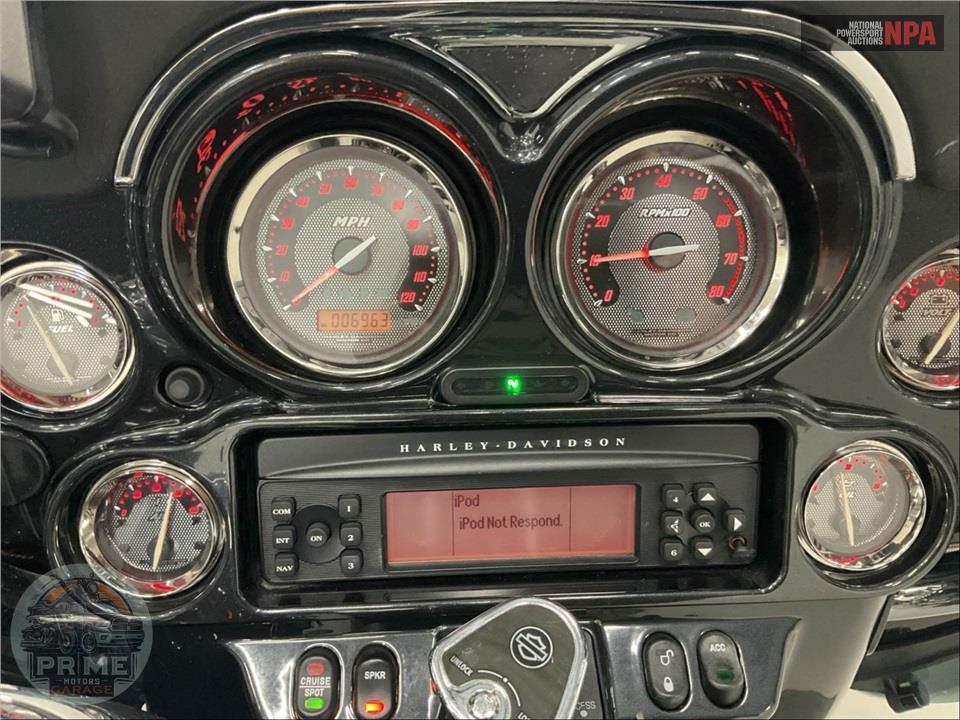2013 Harley-Davidson FLHTCUSE8 SCREAMIN EG ANN — фото 5