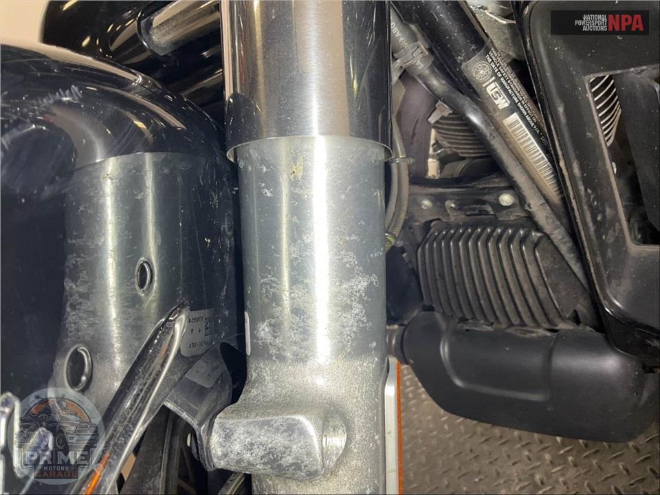2017 Harley-Davidson FLHTKL ULTRA LIMITED LOW — фото 31