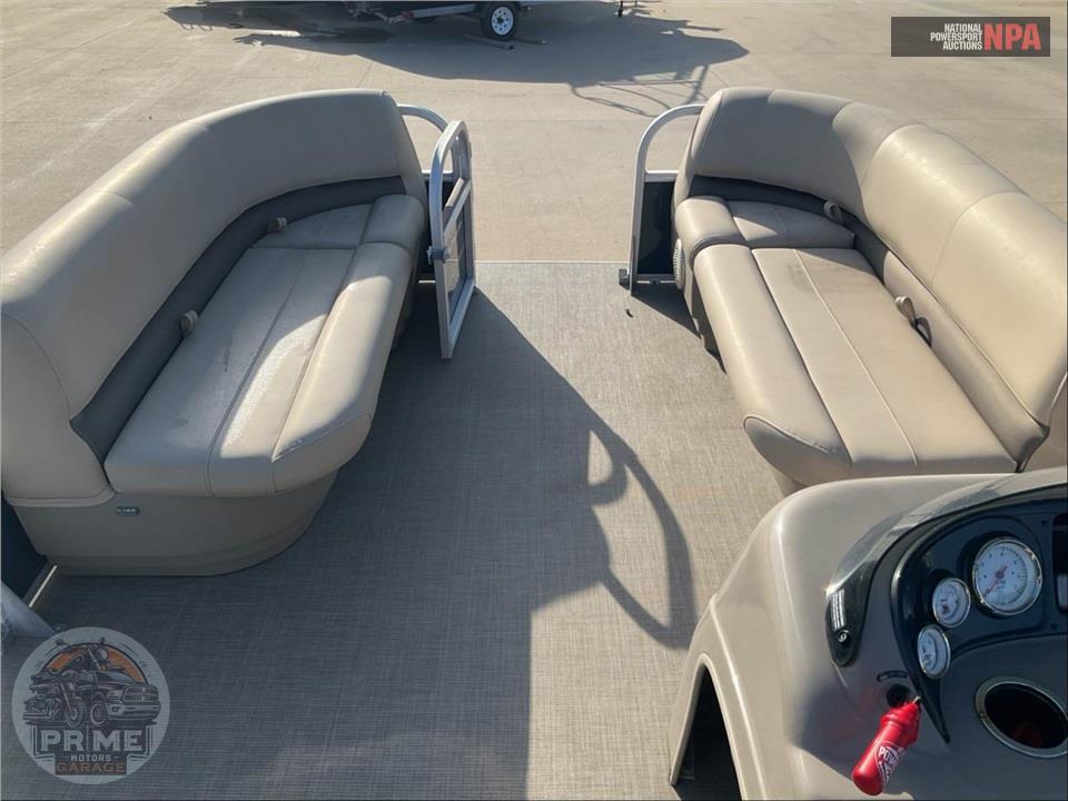 2021 Tracker Marine PARTY BARGE 18 DLX(*)SUN TRACKER SERIES L=20/E=1 60HP MERC OB — фото 35