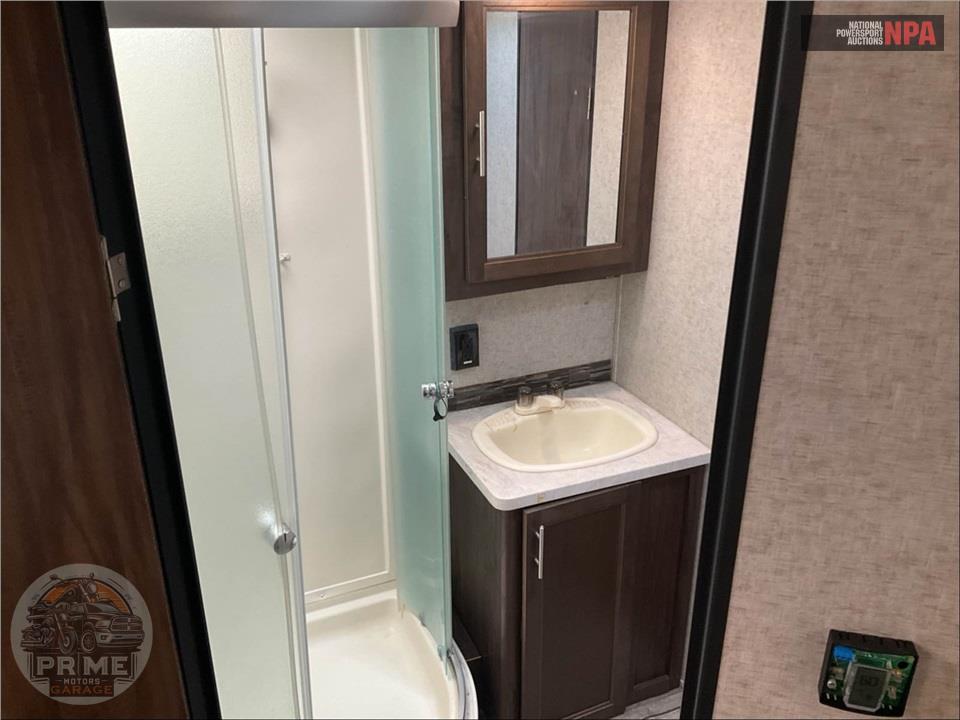 2018 Cherokee By Forest River M-22RR - GREY WOLF TOY HAULER SERIES — фото 14
