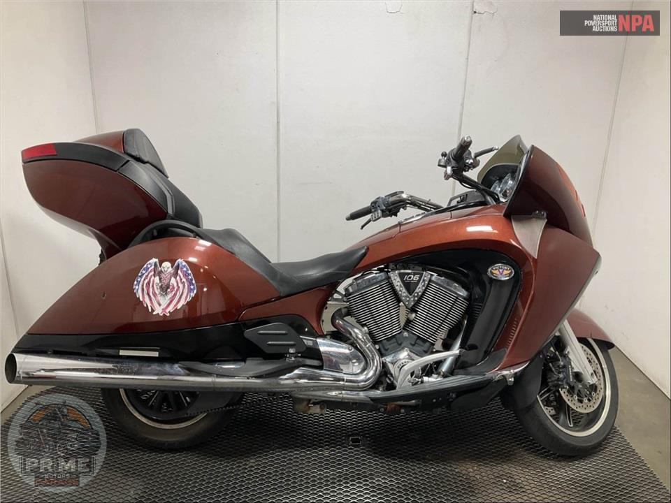 2011 Victory Motorcycles VISION TOUR 2-TONE — фото 1