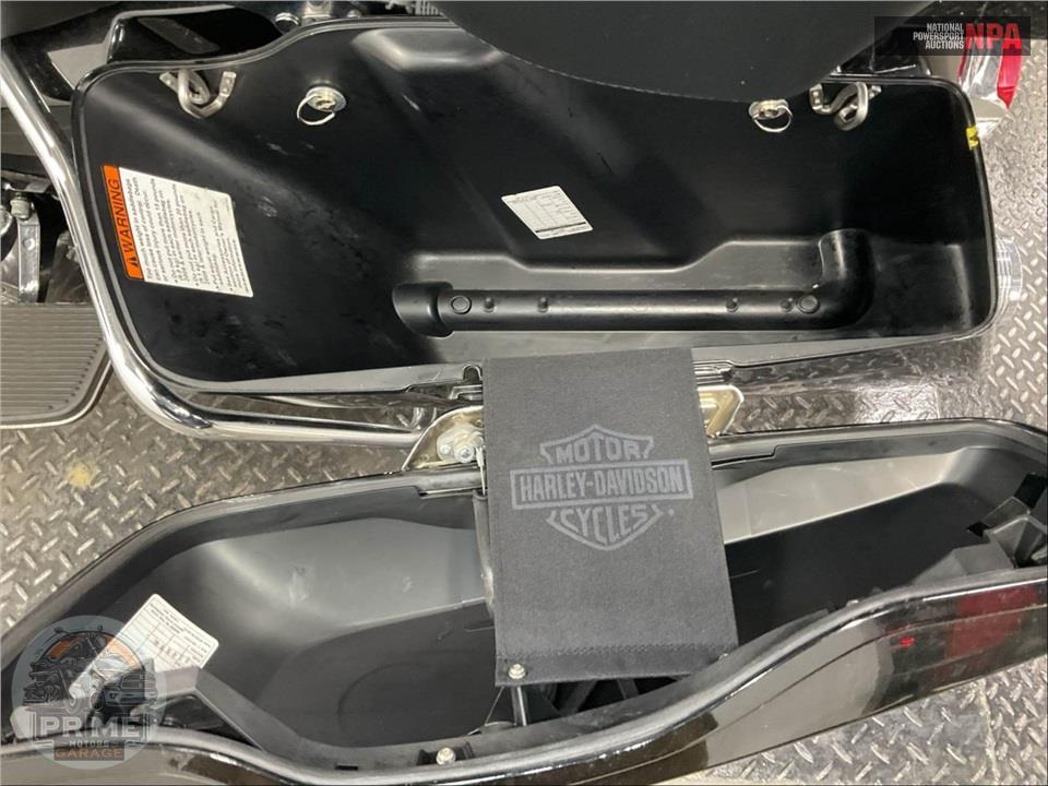 2016 Harley-Davidson FLHTCU ULTRA CLASSIC ELECTRA GLIDE — фото 21
