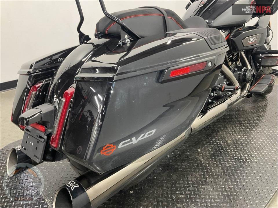 2025 Harley-Davidson FLTRXSE CVO ROAD GLIDE — фото 17