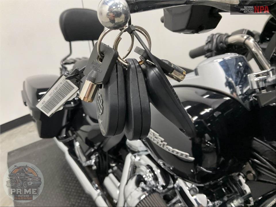 2017 Harley-Davidson FLHXS STREET GLIDE SPECIAL — фото 11