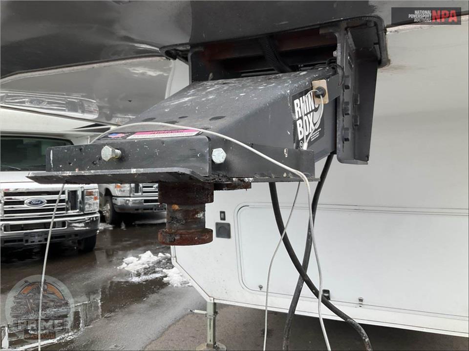 2022 Grand Design Recreational Vehicles M-3740BH - SOLITUDE S-CLASS FIFTH WHEEL SERIES — фото 32