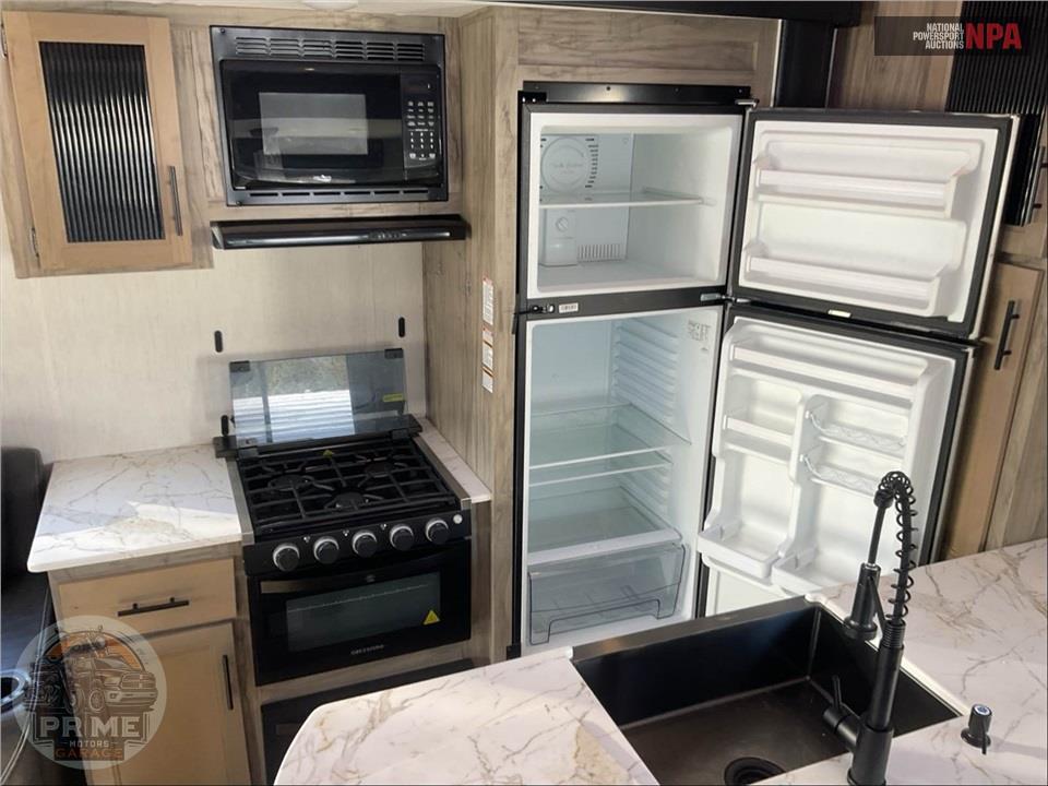 2022 Cherokee By Forest River M-3660SUITE ARCTIC WOLF FIFTH WHEEL SERIES — фото 24
