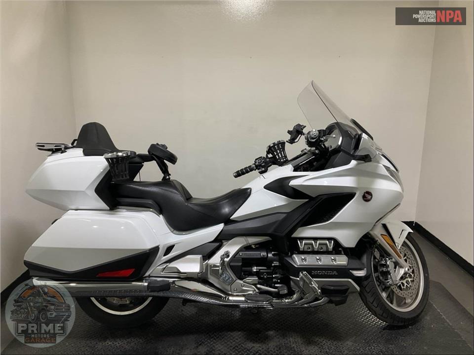 2018 Honda GL1800D GOLDWING TOUR DCT (WHITE) — фото 1
