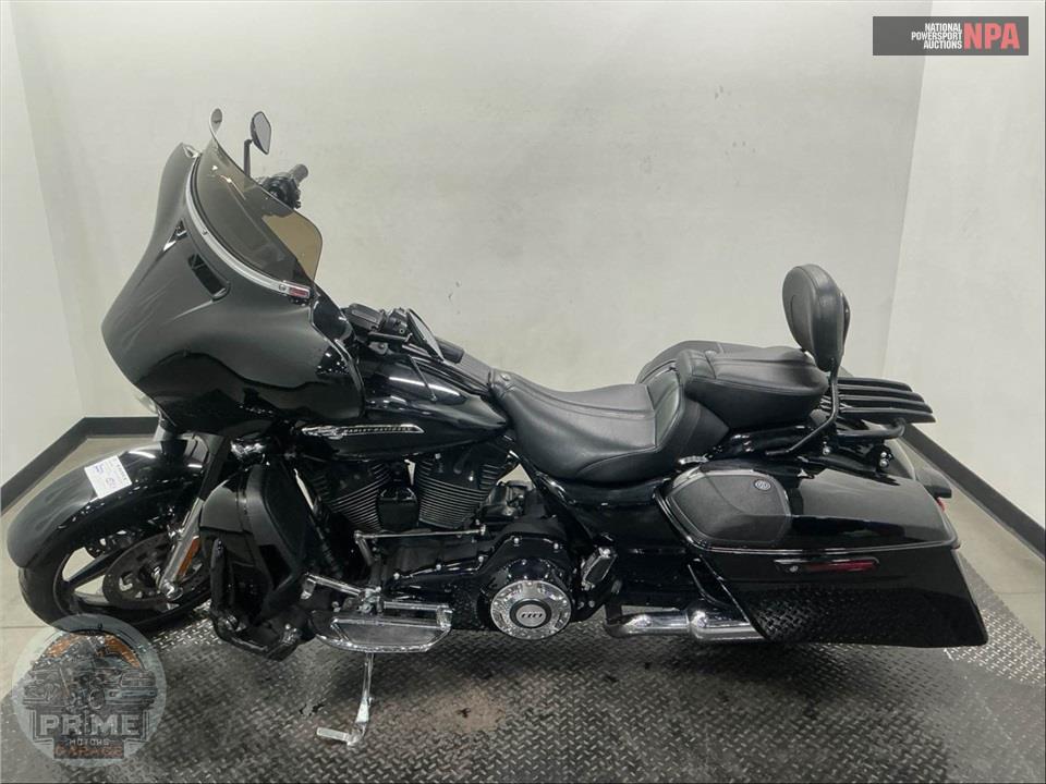 2016 Harley-Davidson FLHXSE CVO STREET GLIDE SPECIAL — фото 3