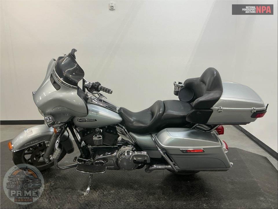 2015 Harley-Davidson FLHTCU ULTRA CLASSIC ELECTRA GLIDE — фото 3