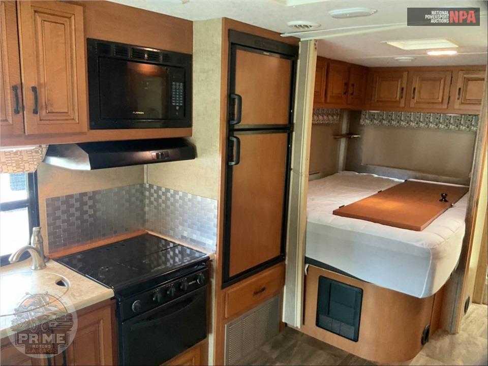 2017 Sunseeker By Forest River M-2290S FORD E450 6.8 LITER — фото 8