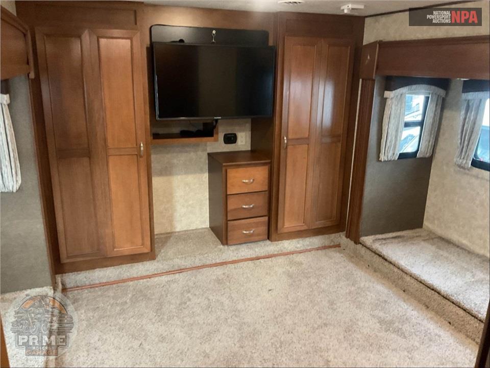 2017 Highland Ridge Rv M-376FBH - ROAMER FIFTH WHEEL SERIES — фото 13