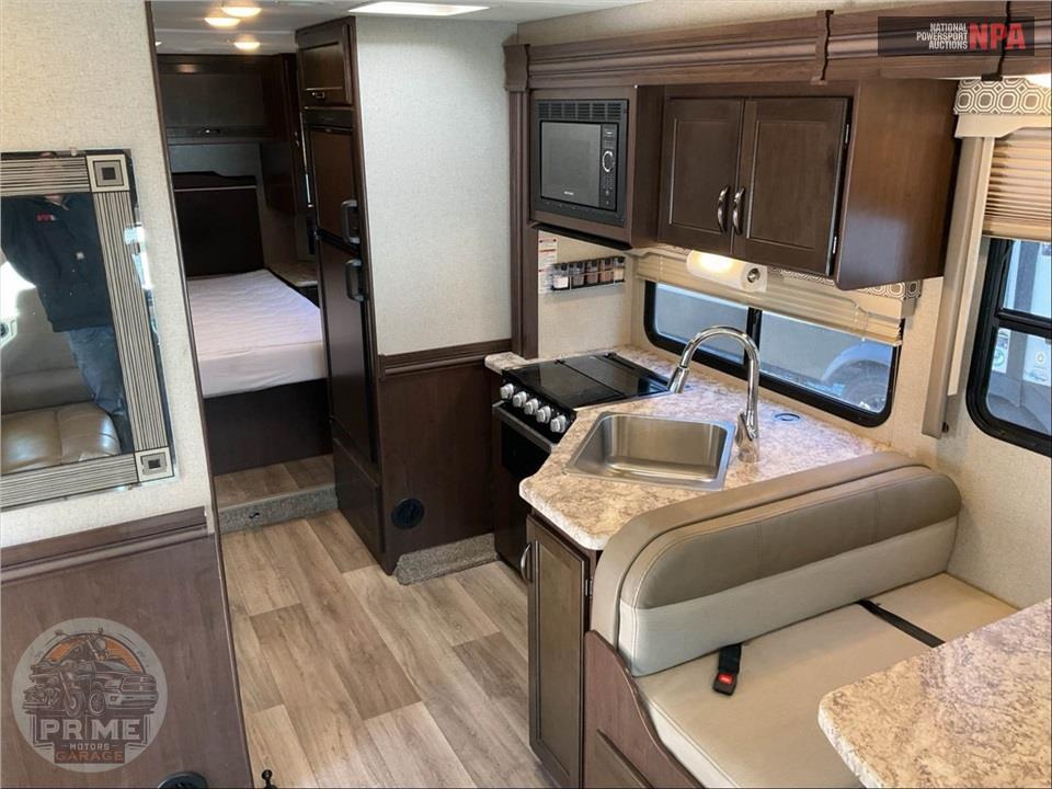 2019 Thor Motor Coach M-28Z E450-V10 - FOUR WINDS SERIES — фото 7