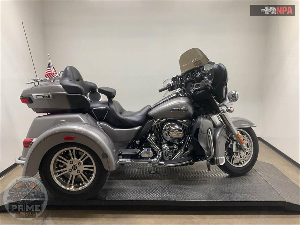 2016 Harley-Davidson FLHTCUTG TRIGLIDE ULTRA CLASSIC — фото 1