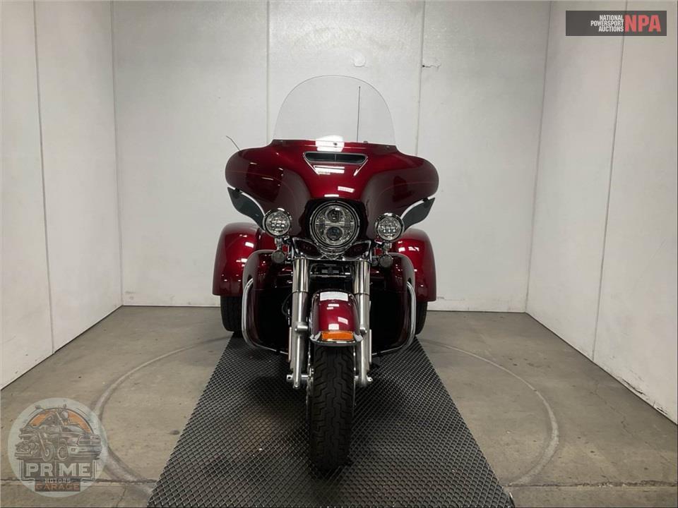 2015 Harley-Davidson FLHTCUTG TRIGLIDE ULTRA CLASSIC — фото 2