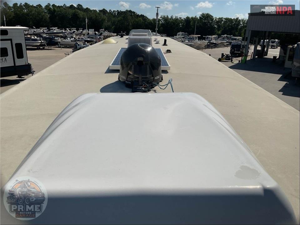 2020 Cedar Creek M-31IK - SILVERBACK FIFTH WHEEL SERIES — фото 24