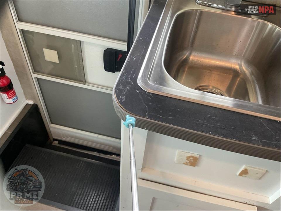2018 Winnebago M-22R FORD - MINNIE WINNIE SERIES — фото 25