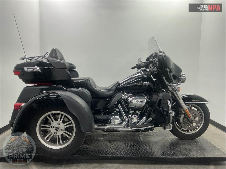 2018 Harley-Davidson FLHTCUTG TRI GLIDE ULTRA — фото 1