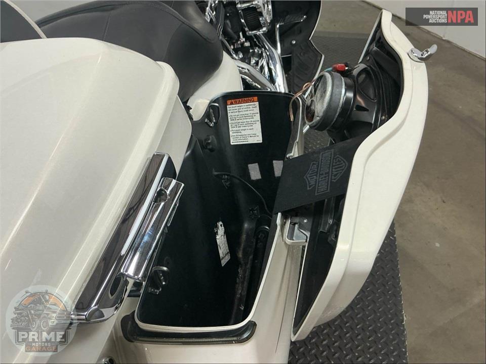 2015 Harley-Davidson FLHXS STREET GLIDE SPECIAL — фото 26