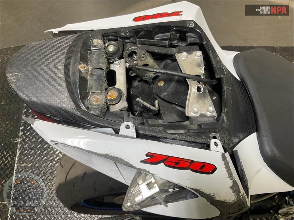 2011 Suzuki GSX-R750L1 — фото 27