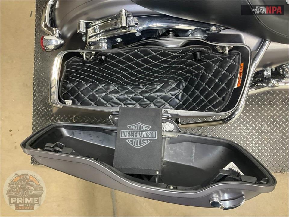 2016 Harley-Davidson FLHXS STREET GLIDE SPECIAL — фото 26
