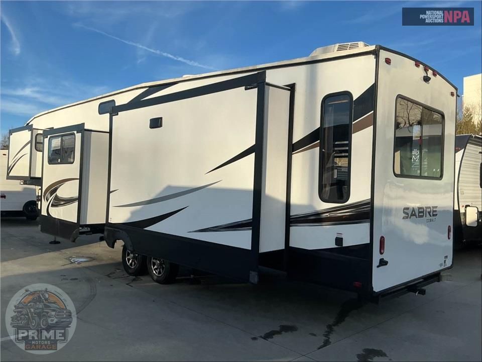 2022 Sabre By Forest River M-36BHQ - FIFTH WHEEL SERIES — фото 3
