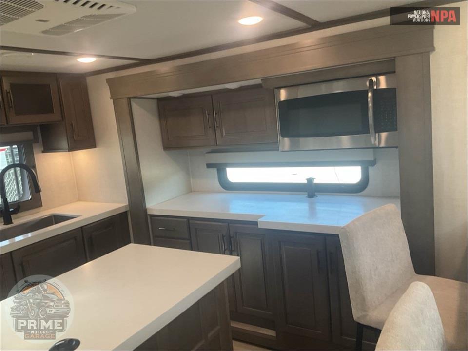 2023 Grand Design Recreational Vehicles M-390RK - SOLITUDE FIFTH WHEEL SERIES — фото 17