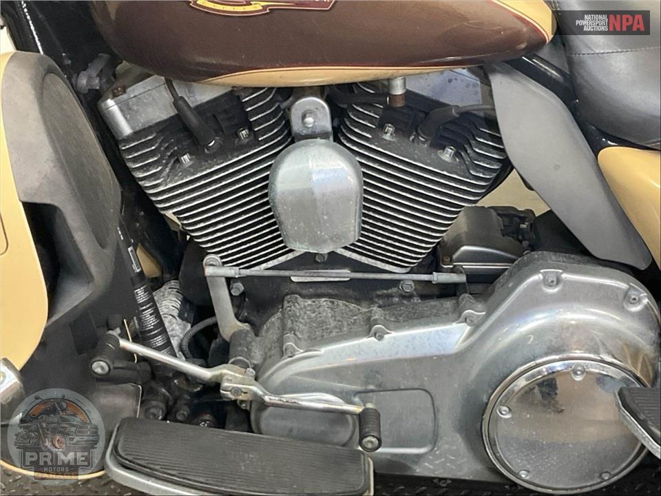 2014 Harley-Davidson FLHTCUTG TRIGLIDE ULTRA CLASSIC — фото 7