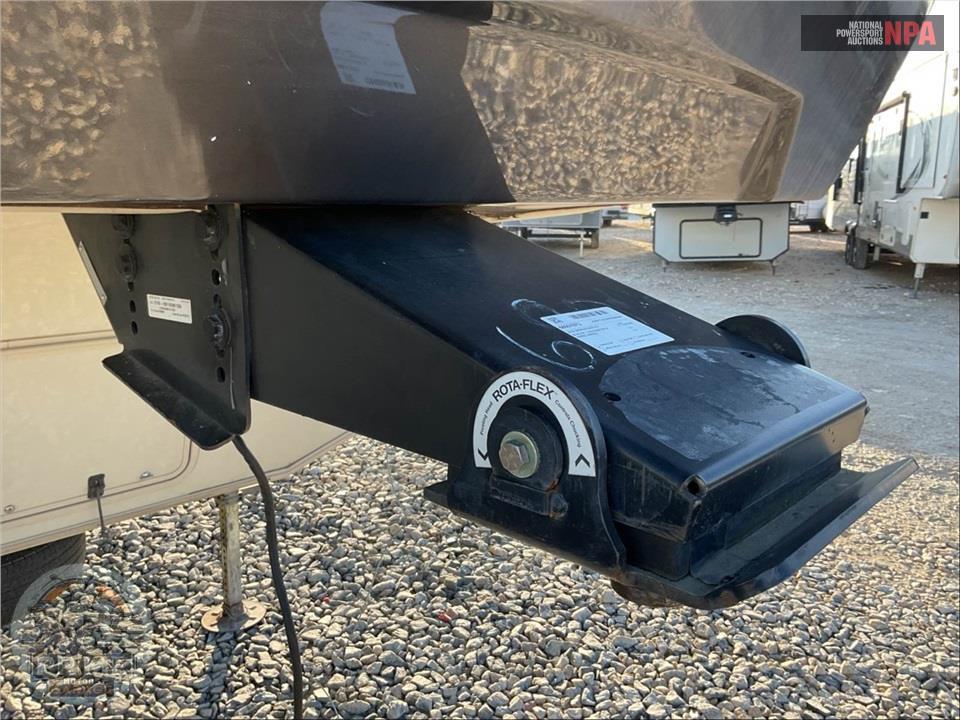 2017 Crossroads Rv M-322 RL - CRUISER FIFTH WHEEL SERIES — фото 43