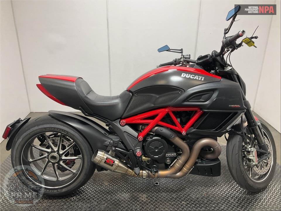 2015 Ducati DIAVEL CARBON RED — фото 1