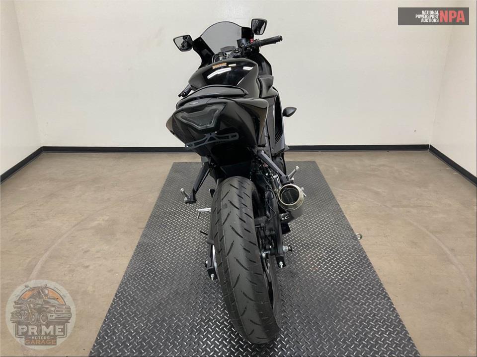 2023 Yamaha YZF-R3 — фото 4