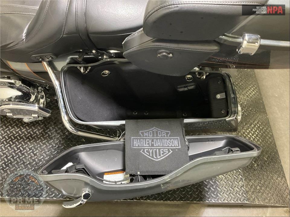 2016 Harley-Davidson FLTRUSE CVO ROAD GLIDE ULTRA — фото 19