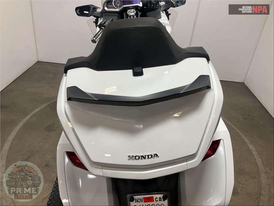 2018 Honda GL1800D GOLDWING TOUR DCT (WHITE) — фото 21