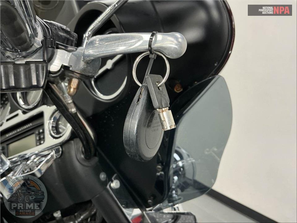 2011 Harley-Davidson FLHTC ELECTRA GLIDE CLSC — фото 19
