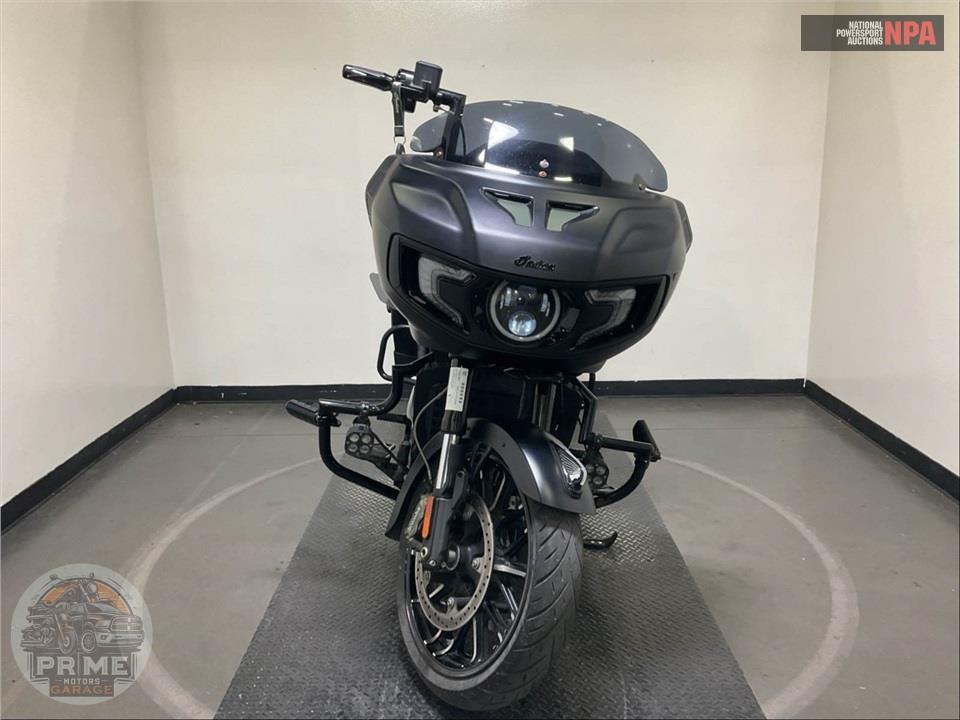 2021 Indian Motorcycle CHALLENGER DARK HORSE (BLACK/BRONZE SMOKE) — фото 2