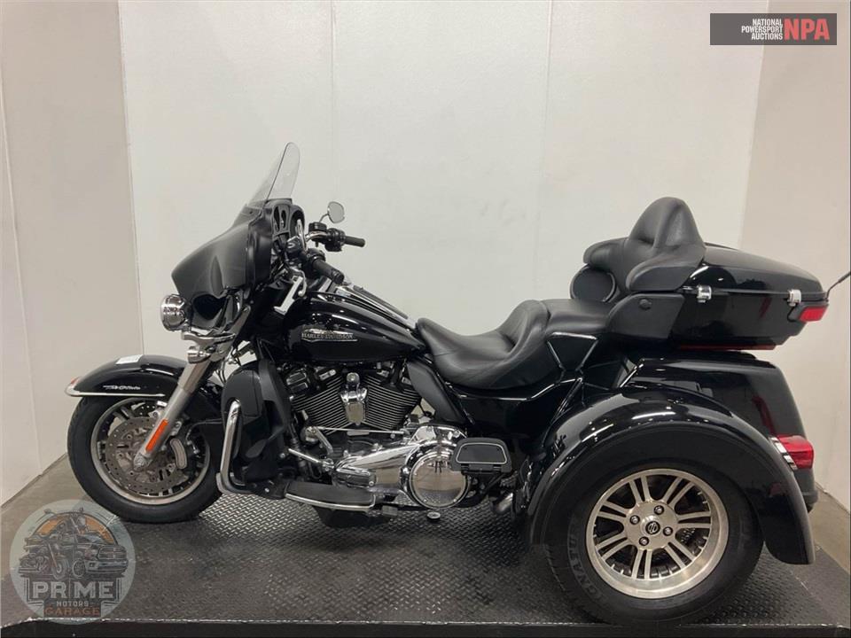 2018 Harley-Davidson FLHTCUTG TRI GLIDE ULTRA — фото 3