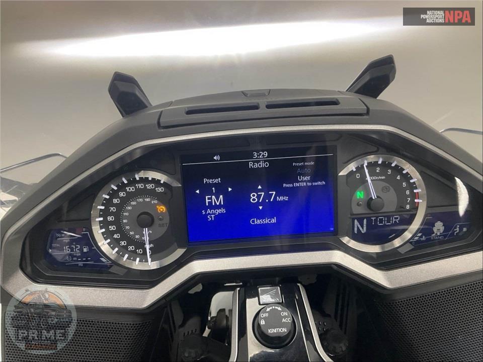 2018 Honda GL1800D GOLDWING TOUR DCT (WHITE) — фото 5