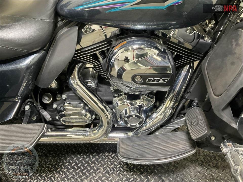 2015 Harley-Davidson FLHTCUTG TRIGLIDE ULTRA CLASSIC — фото 6
