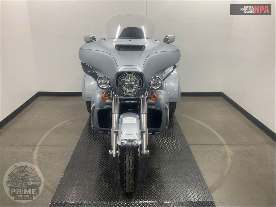 2023 Harley-Davidson FLHTCUTG TRI GLIDE ULTRA CLASSIC — фото 2