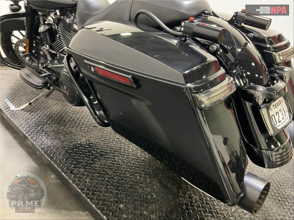 2018 Harley-Davidson FLHXS STREET GLIDE SPECIAL — фото 18
