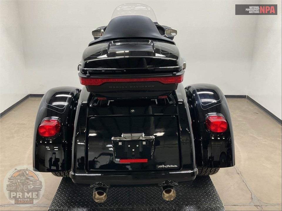 2023 Harley-Davidson FLHTCUTG TRI GLIDE ULTRA CLASSIC — фото 4