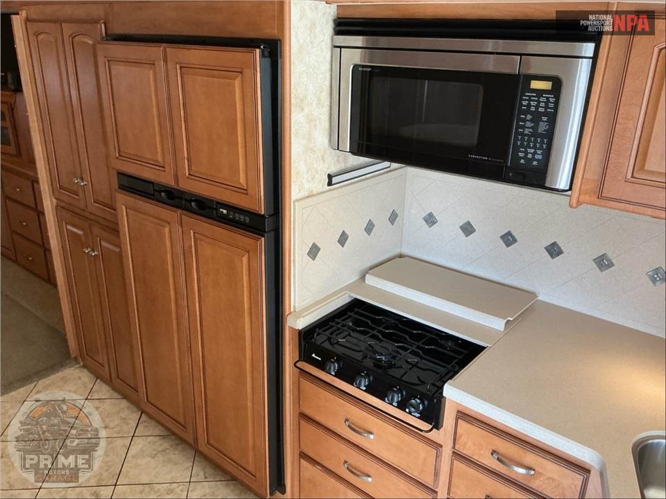 2011 Winnebago M-35P-FORD - ADVENTURER SERIES — фото 28