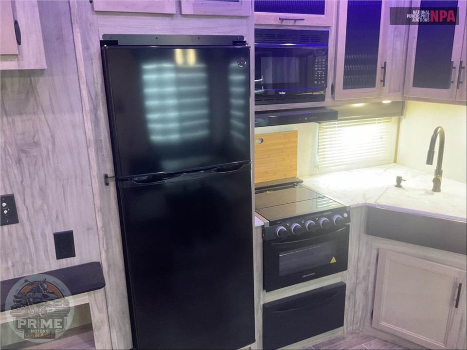 2022 Cherokee By Forest River M-287BH ARCTIC WOLF FIFTH WHEEL SERIES — фото 18