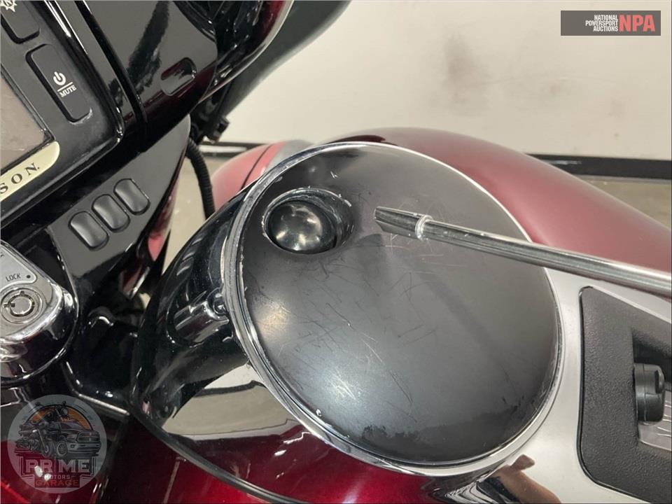 2017 Harley-Davidson FLHTK ULTRA LIMITED — фото 18