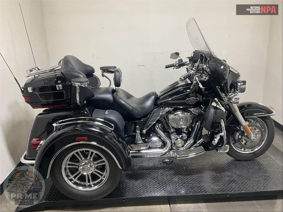2013 Harley-Davidson FLHTCUTG TRIGLIDE UL CLSC — фото 1